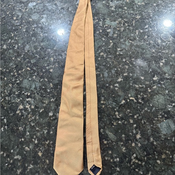 Coveri Collection Men’s Gold 100% Silk Necktie - Picture 7 of 7